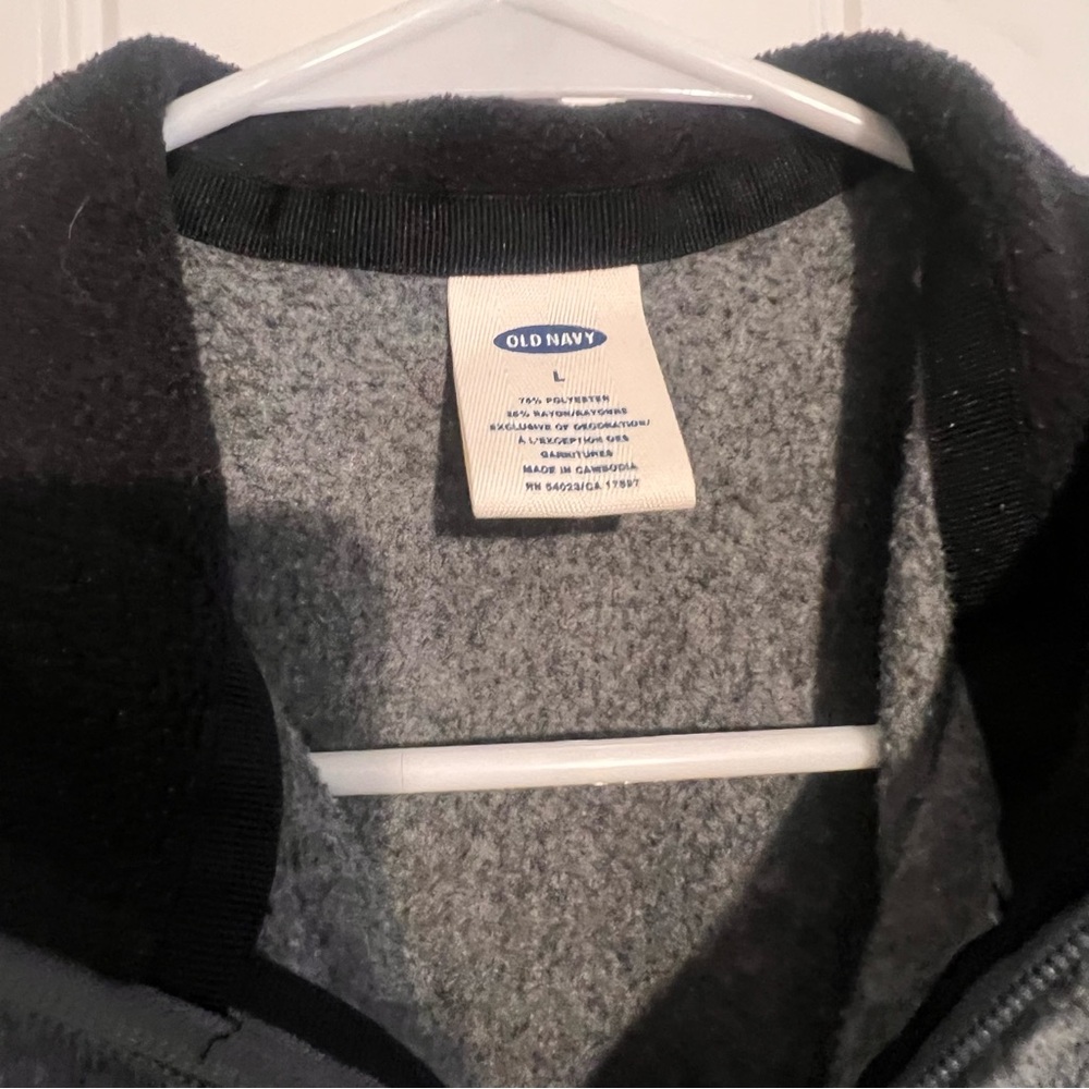 🍒  Old Navy Charcoal Fleece Vest (Free with another purchase) - Picture 2 of 8